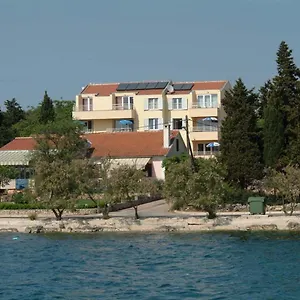 Basioli1 , Zára Horvátország